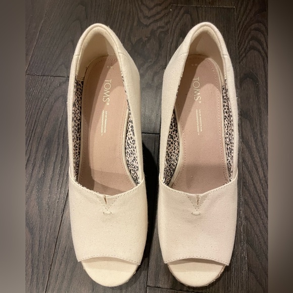 Tom’s New Wedge Shoe size 8
